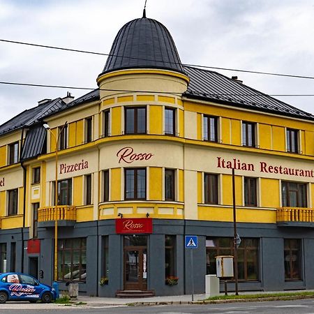 Rosso Aparthotel Michalovce Buitenkant foto
