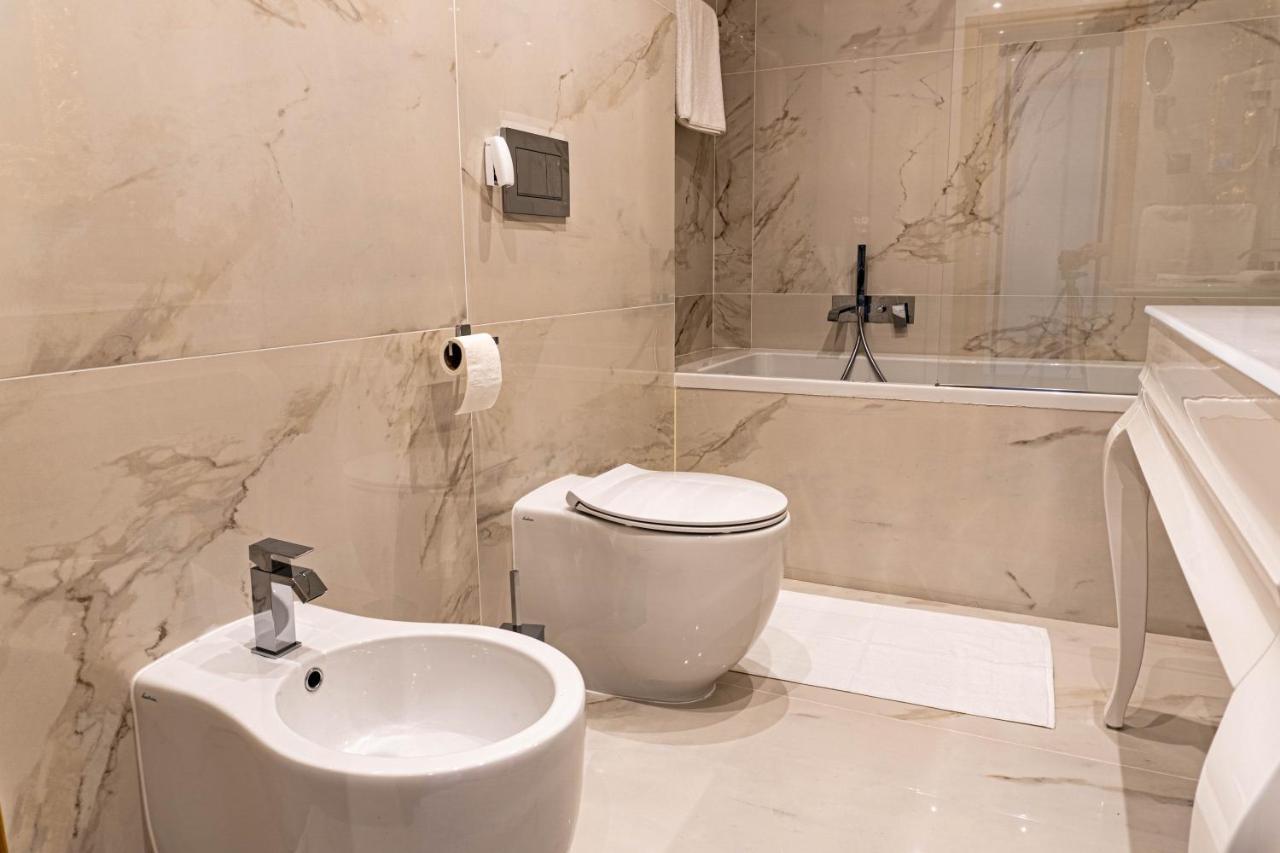 Rosso Aparthotel Michalovce Buitenkant foto