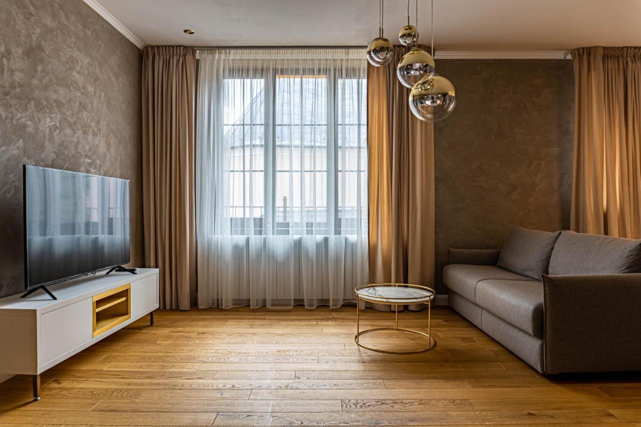 Rosso Aparthotel Michalovce Buitenkant foto