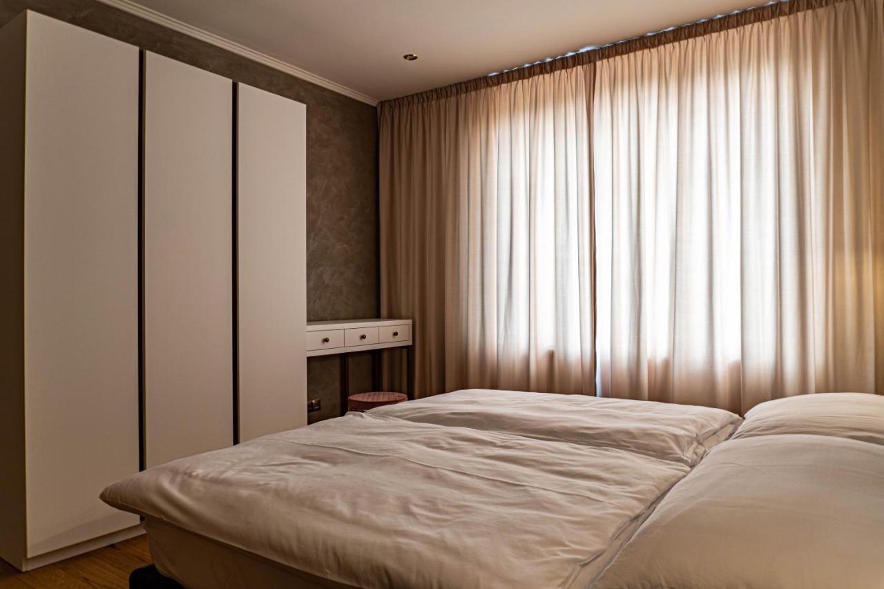 Rosso Aparthotel Michalovce Buitenkant foto