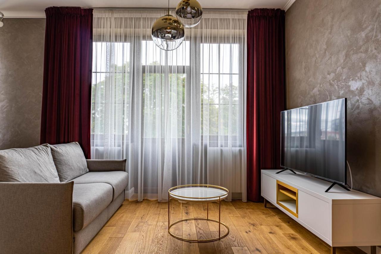 Rosso Aparthotel Michalovce Buitenkant foto