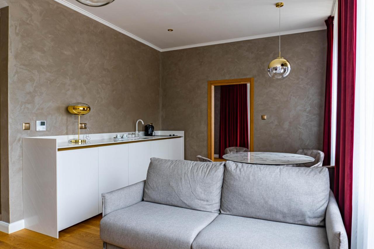 Rosso Aparthotel Michalovce Buitenkant foto