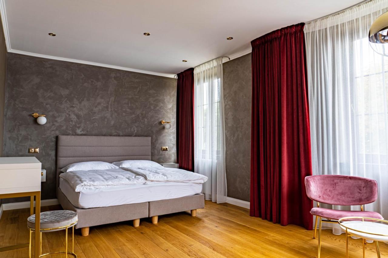 Rosso Aparthotel Michalovce Buitenkant foto