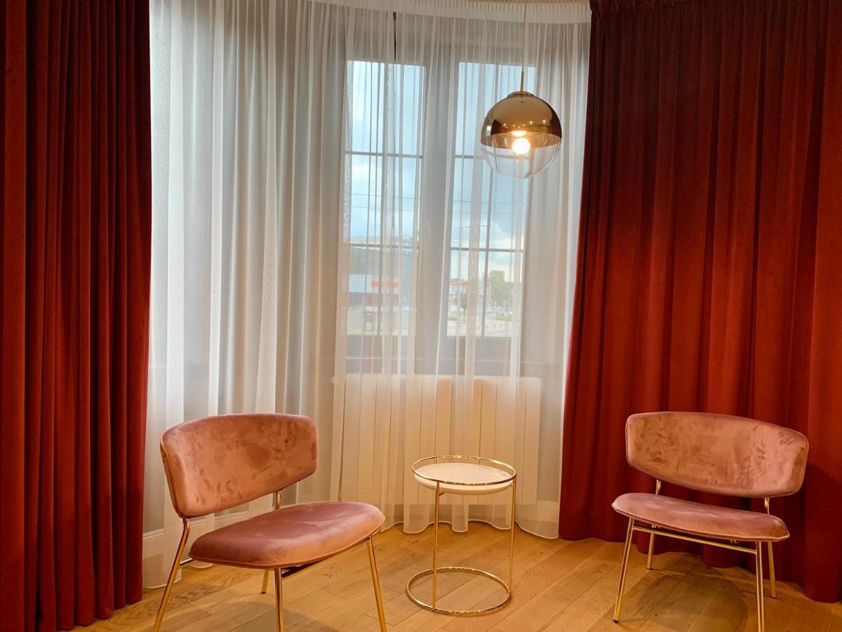 Rosso Aparthotel Michalovce Buitenkant foto