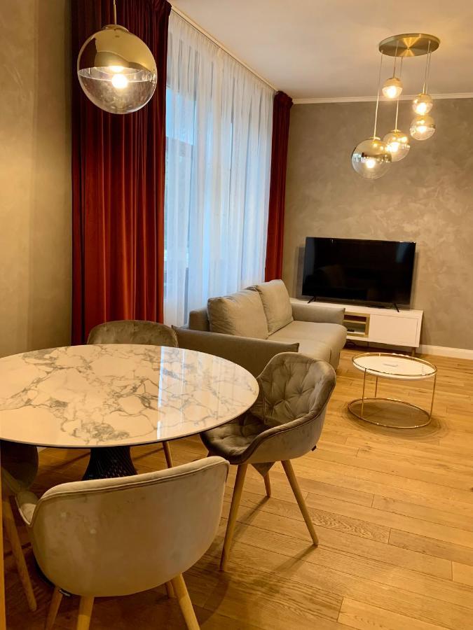 Rosso Aparthotel Michalovce Buitenkant foto