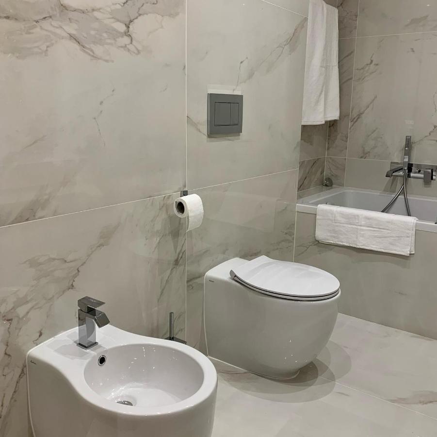 Rosso Aparthotel Michalovce Buitenkant foto